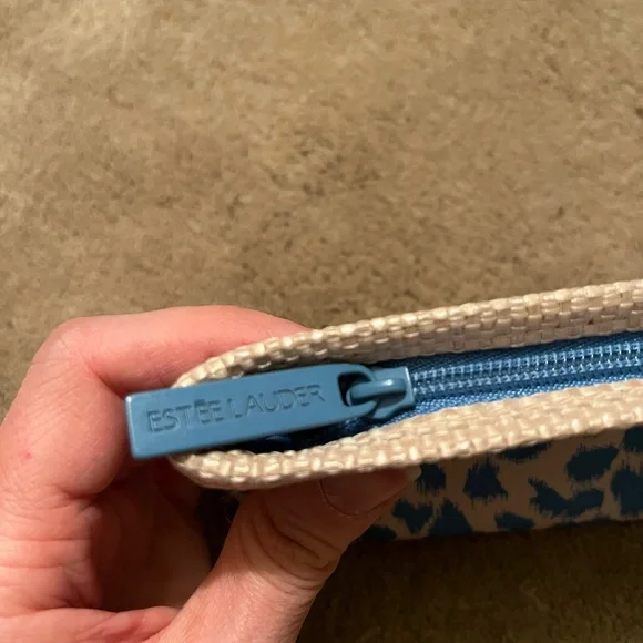 Estée Lauder Stylish Blue and Cream Tote Bag Set, New, Never Used - Picture 2 of 7